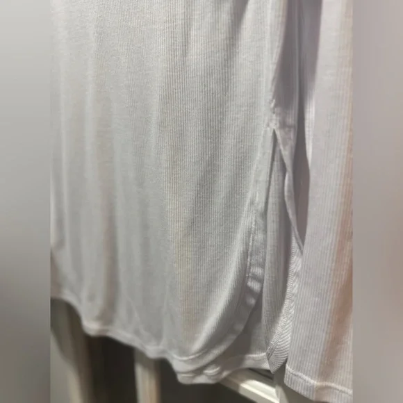 Alo Peak Cutout Long Sleeve T-Shirt in White - Picture 6 of 9